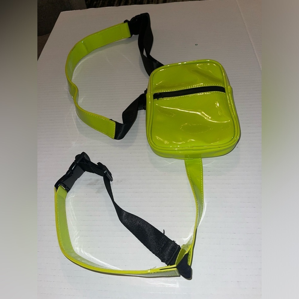 Fashion nova lime green waist‎ thigh bag